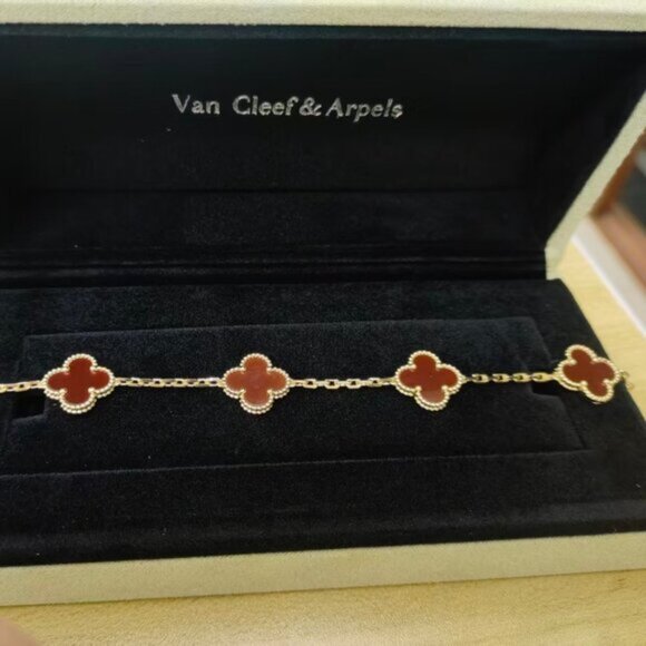 Van Cleef & Arpels 18K Carnelian Four-Leaf Clover Necklace - Picture 2 of 5
